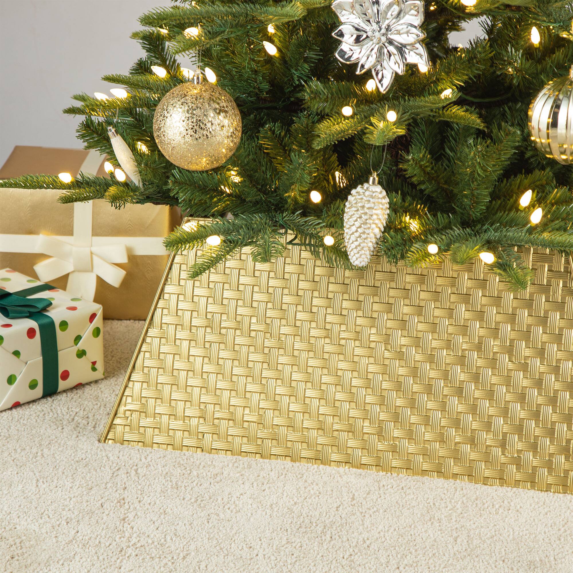 Glitzhome® 25.75" Gold Trapezoid Metal Weave Tree Collar